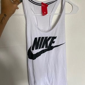 Nike tank top size small